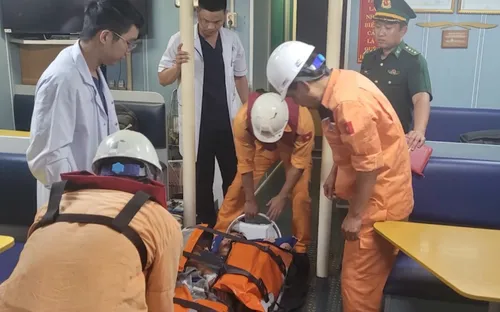 Kịp thời cứu nạn thuyền viên bị đột quỵ khi hành nghề trên vùng biển Hoàng Sa