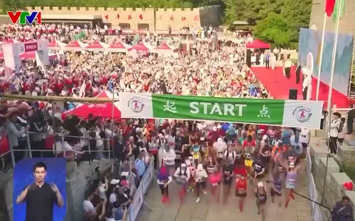 800 người chạy marathon trên Vạn lý trường thành