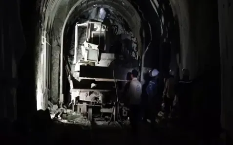 Chưa thể thông hầm đường sắt qua Phú Yên sau sự cố sạt lở