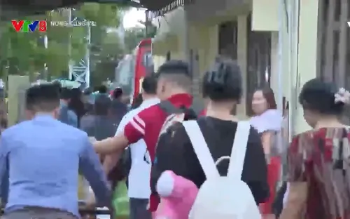 Hỗ trợ trung chuyển hành khách sau sự cố sạt lở hầm đường sắt Chí Thạnh