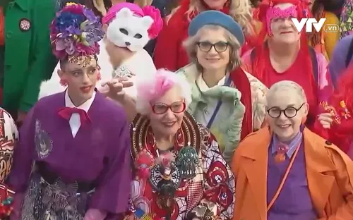 Cụ bà 83 tuổi truyền cảm hứng về màu sắc