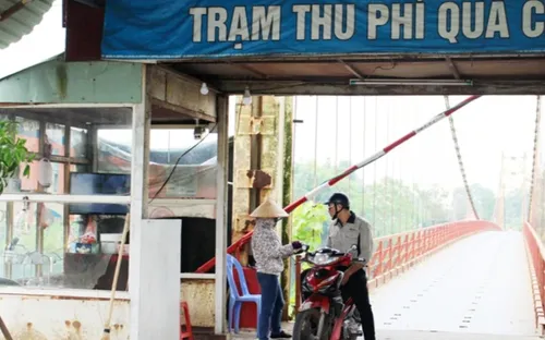 Tháo dỡ cầu treo 15 năm nhưng chưa có đường đi thay thế