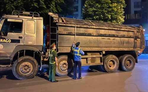 Hà Nội tăng cường xử lý xe chở quá tải