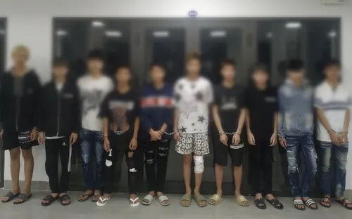 Nhóm thanh niên sử dụng hung khí tấn công người đi đường để cướp xe máy