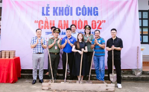 Nữ ca sĩ Hòa Minzy về Mường La xây "Cầu đi học" cho em