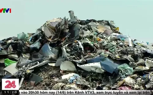 Nguy cơ ô nhiễm từ đốt rác thải điện tử trái phép ở Hưng Yên