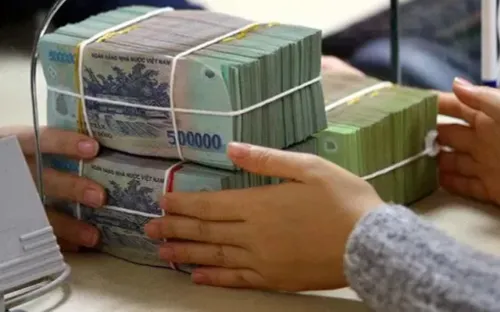 Tiền người dân đổ mạnh vào tiết kiệm