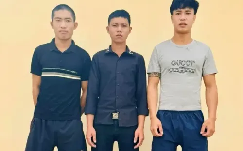 3 thanh niên cầm rựa đuổi đánh cán bộ công an xã nhập viện