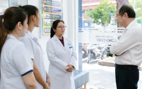 Nữ bác sĩ cấp cứu thành công một phụ nữ bị sốc phản vệ ngay tại nhà thuốc