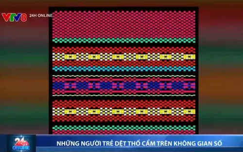 Những người dệt thổ cẩm trên không gian số