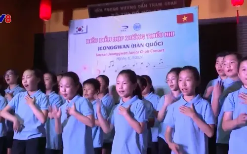 Biểu diễn hợp xướng thiếu nhi Hàn Quốc tại Hội An