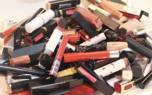 Mỹ phẩm hết hạn nên bỏ đi hay tái sử dụng?