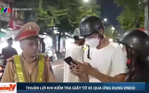 Thuận lợi khi kiểm tra giấy tờ xe qua ứng dụng VNeID