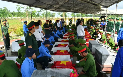 Kiên Giang: Truy điệu, an táng 29 hài cốt liệt sĩ