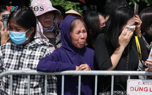 "Biển người" xúc động tiễn đưa Tổng Bí thư Nguyễn Phú Trọng về nơi an nghỉ cuối cùng