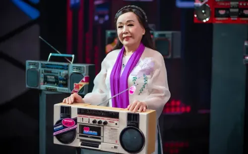 NSND Thu Hiền hội ngộ dàn ca sĩ trong liveshow miễn phí ở Huế