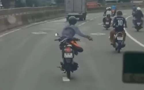 Chân dung đối tượng "biểu diễn" lạng lách, đánh võng trên QL1A