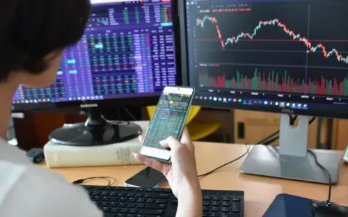 Thị trường chứng khoán giảm điểm do áp lực tâm lý