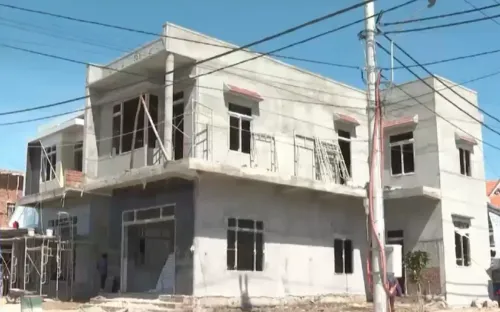 Phú Yên: Người dân tái định cư phải mua nước giá cao để xây nhà