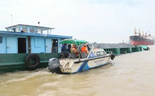 Xử lý nghiêm phương tiện chở quá tải trên đường thủy