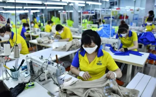 Doanh nghiệp tìm cách thu hút lao động mùa sản xuất cuối năm