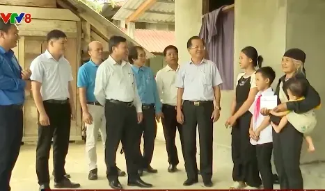 Nâng bước học sinh vùng cao đến trường