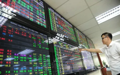 VN-Index giằng co, thanh khoản giảm mạnh