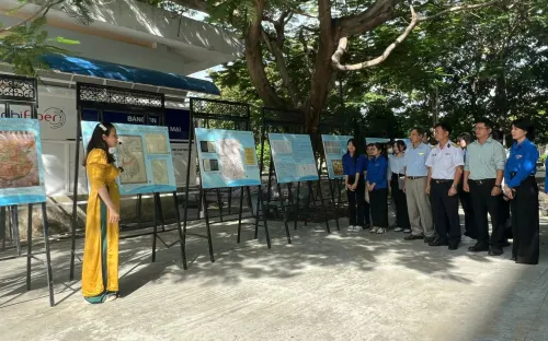 Hơn 300 sinh viên, đoàn viên Đà Nẵng tham gia triển lãm và tuyên tuyền biển, đảo