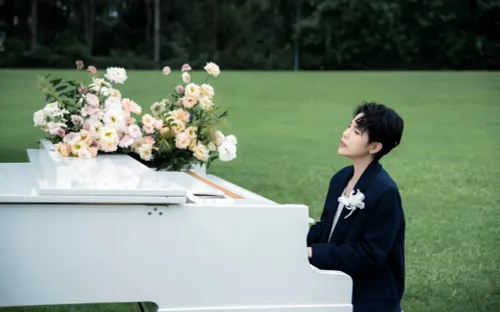 Vũ Cát Tường gửi gắm thông điệp tình yêu sâu sắc tới các cặp đôi