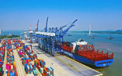 Tình trạng tắc nghẽn cảng neo cao: Doanh nghiệp kẻ khóc, người cười