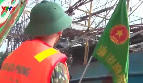 Bộ đội, Công an giúp người dân miền Trung chuẩn bị ứng phó bão số 6