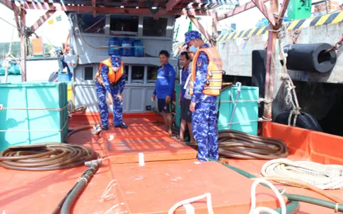 Chiến sĩ Vùng Cảnh sát biển 4 căng mình giữ bình yên trên biển Tây Nam