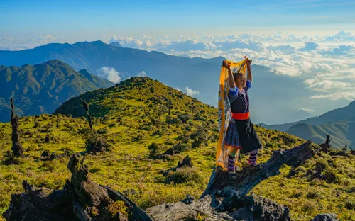 Chinh phục ngọn núi “nóc nhà” của Yên Bái