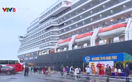 Đà Nẵng đón 2000 khách du lịch tàu biển xông đất năm mới 2025