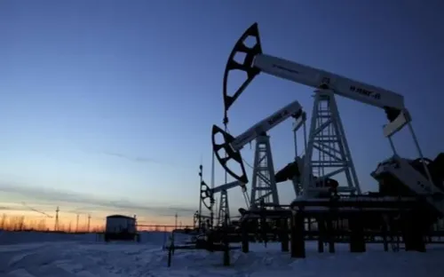 Giá dầu bật tăng mạnh trong phiên cuối năm