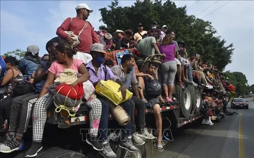 Mexico cung cấp 35.000 việc làm cho người di cư bị trục xuất