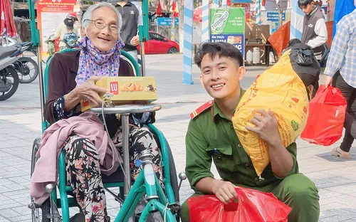 Ấm áp nghĩa tình từ "Gian hàng Tết 0 đồng"