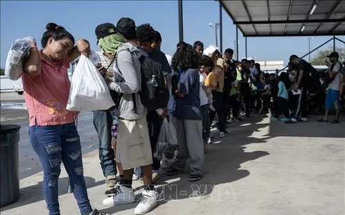 Colombia từ chối nhận người di cư bị Mỹ trục xuất