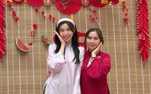 Du xuân cùng sao Việt