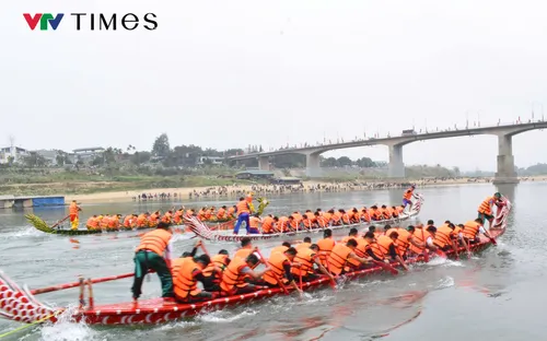 Tuyên Quang: Rộn ràng lễ hội đua thuyền trên sông Lô mừng Xuân Ất Tỵ