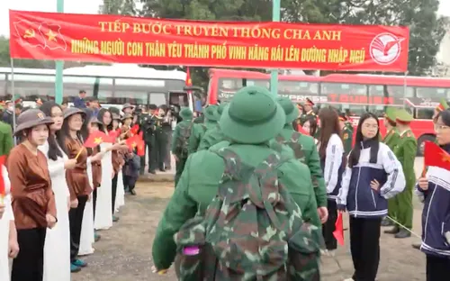 Thanh niên Quân khu 4 lên đường nhập ngũ