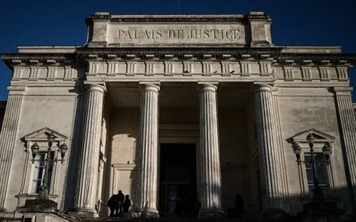 Xét xử vụ lạm dụng tình dục trẻ em lớn nhất tại Pháp