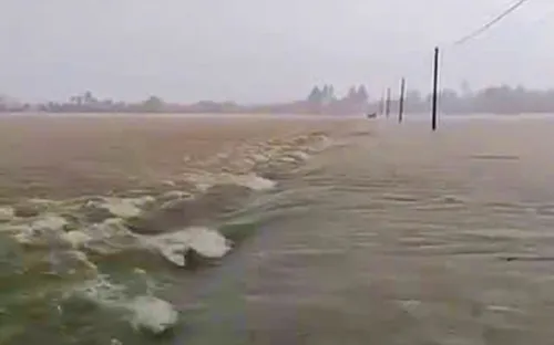 Mưa lớn giữa mùa khô, nhiều khu vực ở Phú Yên ngập cục bộ