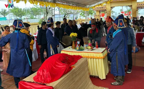 Đà Nẵng: Phát hiện "Ông Chun" dạt vào bờ khi đang làm lễ cầu ngư