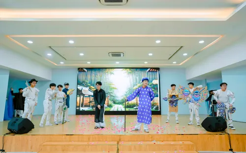 Học sinh THPT FPT Hà Nội làm chủ AI mang đến trải nghiệm văn học độc đáo