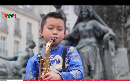 Hành trình ấn tượng 'sứ giả văn hoá' Nam Khánh và mẹ