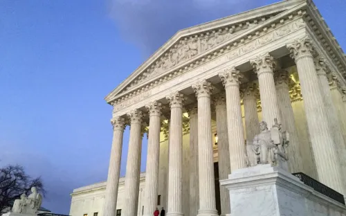 Tòa án tối cao Mỹ chặn lệnh của ông Trump về đóng băng viện trợ nước ngoài