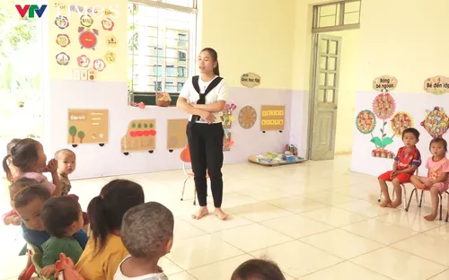 Những người “gánh chữ” lên non