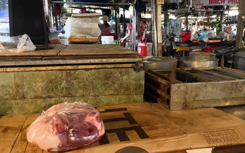 Tiểu thương đóng sạp vì thịt heo tăng giá