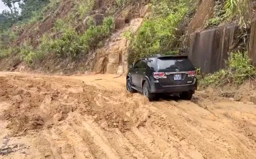 Người dân điêu dứng vì đường giao thông xuống cấp